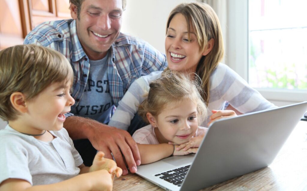 Atividades em Família: Aprendendo Juntos com Jogos e Livros
